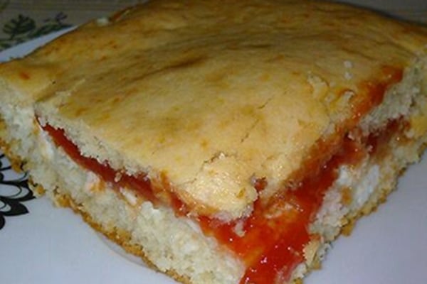 Bolo de ricota com goiabada