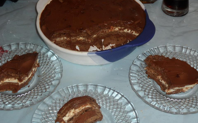 Torta de bolachinha Maria de chocolate
