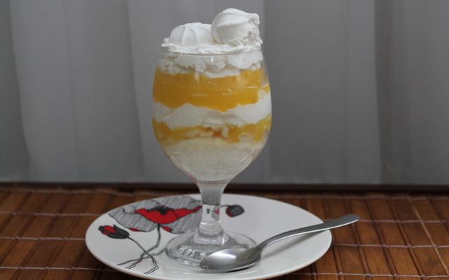 Suspiros com creme de maracujá