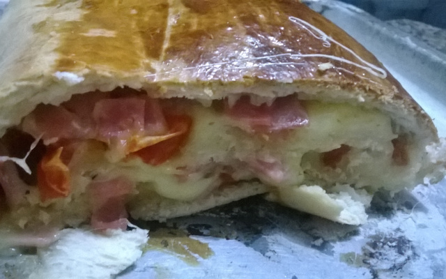 Pizza ou pão enrolado