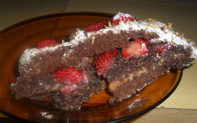 Bolo de chocolate com  morango