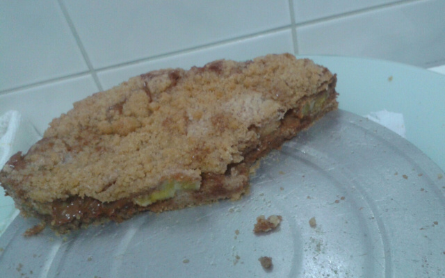 Cuca de banana com doce de leite