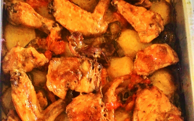 Frango assado com batata da Jujufe