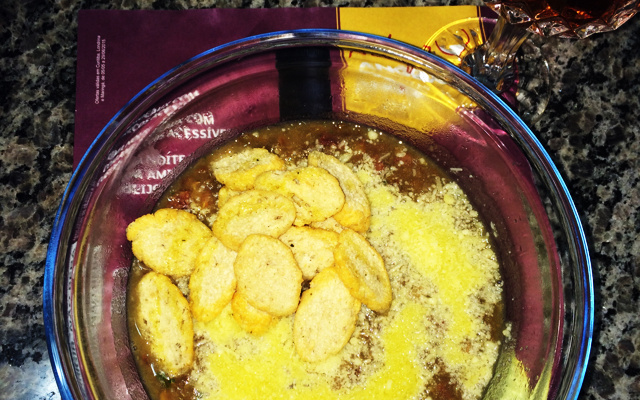 Sopa de lentilha com costelinha de porco defumada