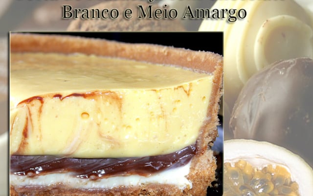 Torta de maracujá com chocolate meio amargo e branco