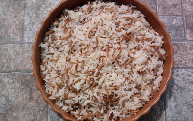 Arroz com macarrão frito