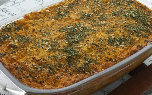 Bolo salgado de cenoura com atum