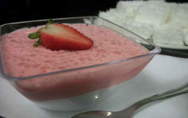 Maria-mole com creme de morango