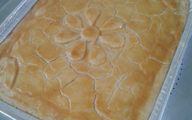 Empadão de frango de massa com óleo