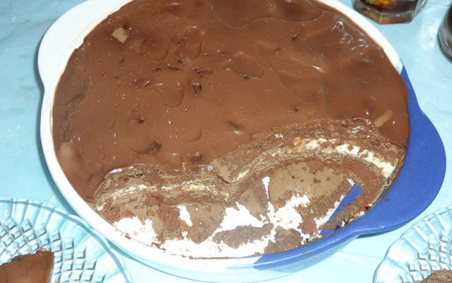 Torta de bolachinha Maria de chocolate