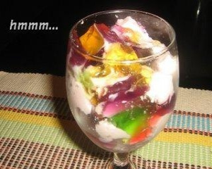 Gelatina colorida em cubinhos (super fácil e prática)