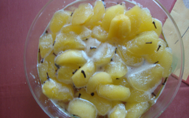 Doce de maçã em pedaços