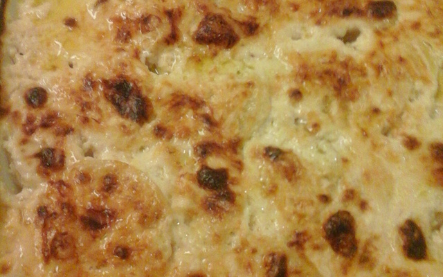Batata gratinada cozida no leite