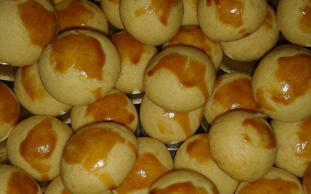 Bolinha de queijo de forno