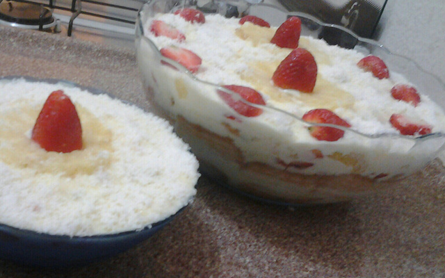 Pavê de morango com coco