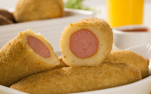 Enroladinho de salsicha muito fácil