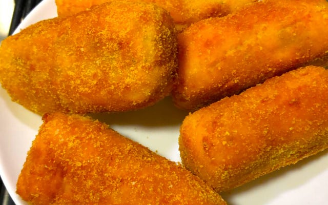 Bolinho de mandioca recheado