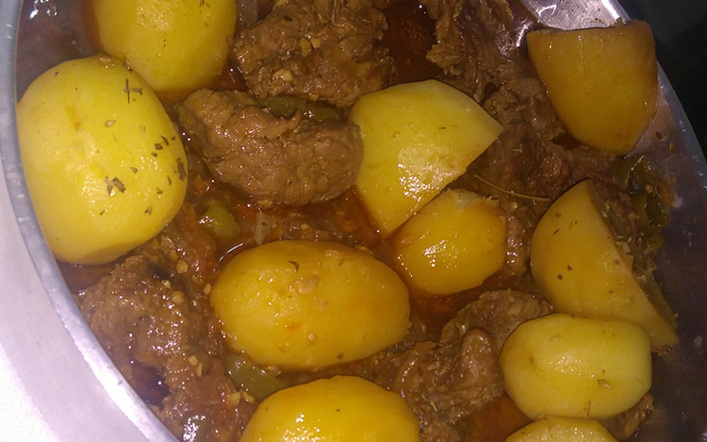 Contra file com batatas