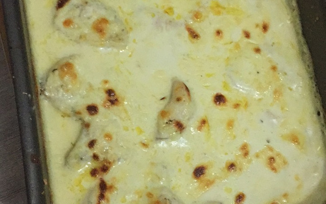 Filé de peixe ao molho de queijos gratinado