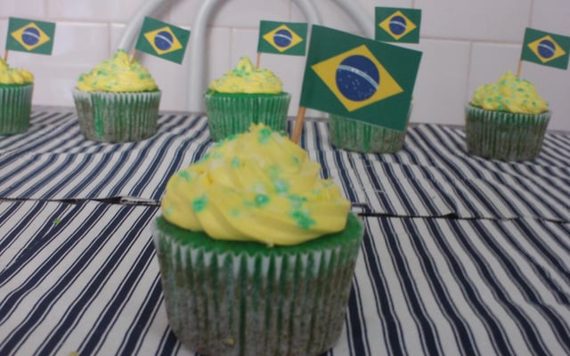 Cupcake com passo a passo de como rechear