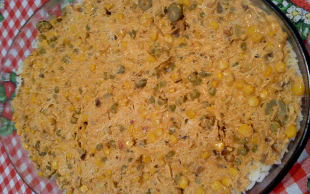 Risoto delicioso de frango com bacon ao Forno