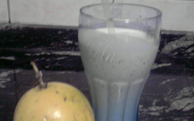 Vitamina de maracujá e sorvete de creme