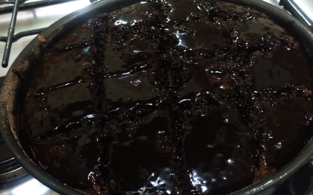 Bolo de chocolate integral com cobertura