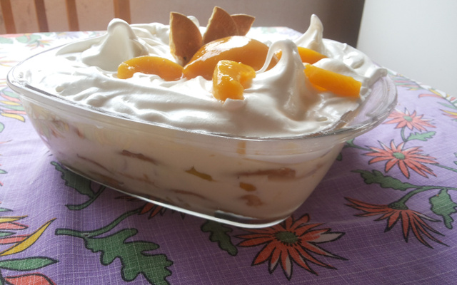 Pavê de pêssego em calda