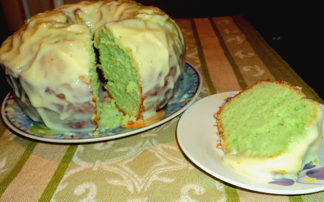 Bolo com gelatina de limão