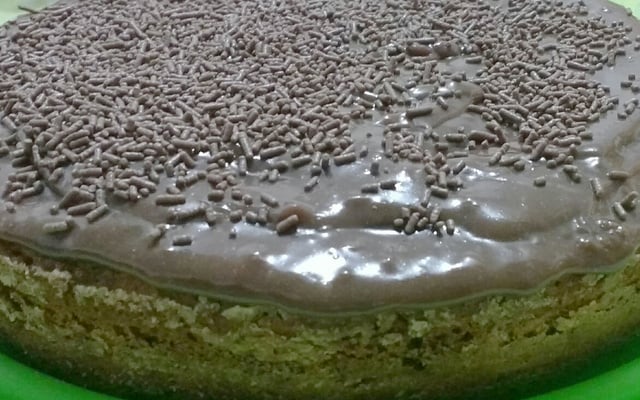 Bolo de cenoura mesclado com chocolate de liquidificador