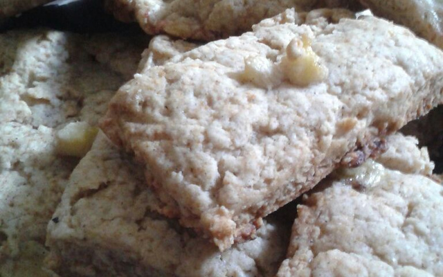 Scones de banana com canela