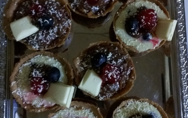 Tarteletes de morango e chocolate branco