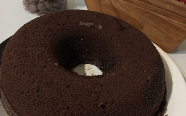 Bolo de chocolate fofinho e molhadinho