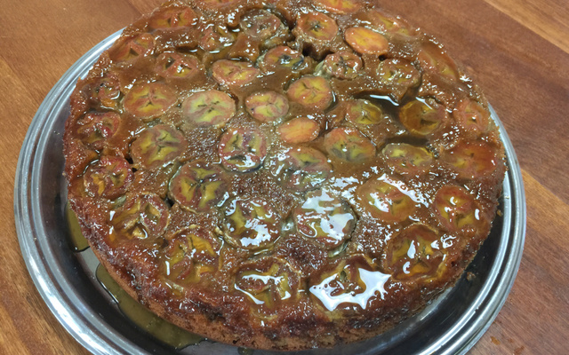 Bolo de banana com abacaxi