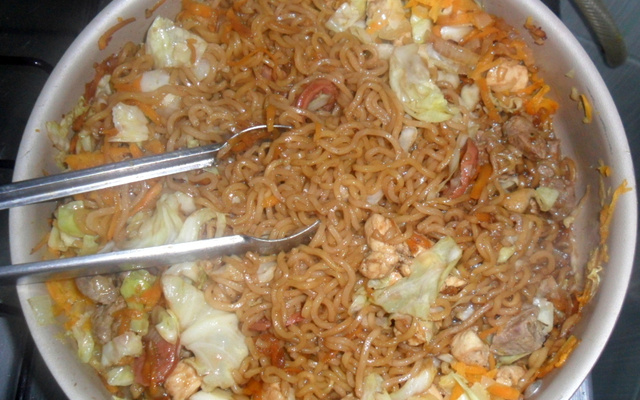 Yakisoba prático e fácil