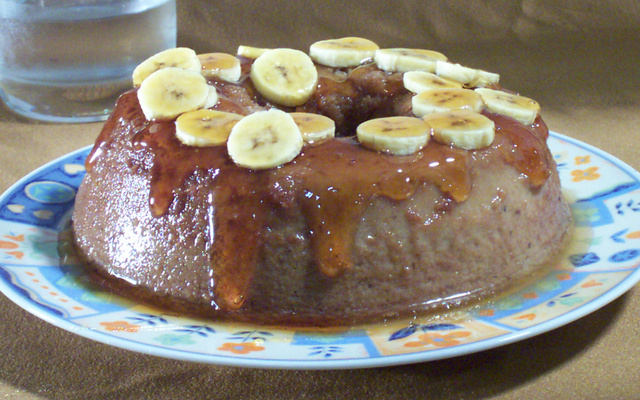 Pudim de banana e café