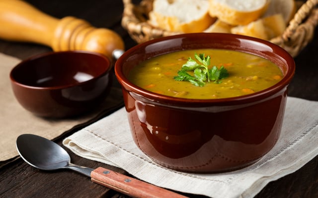 Caldo verde com ervilha