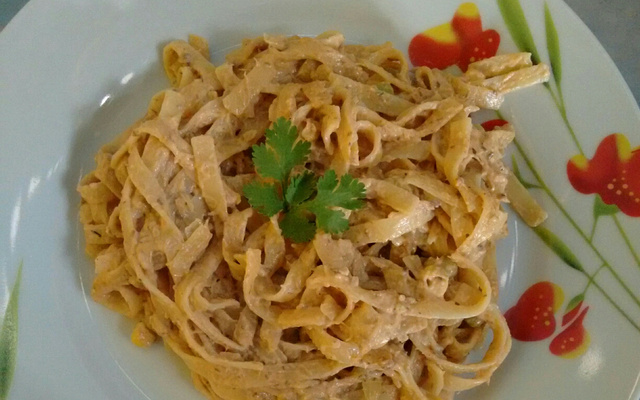 Macarrão com sardinha ou macarrão preguiçoso