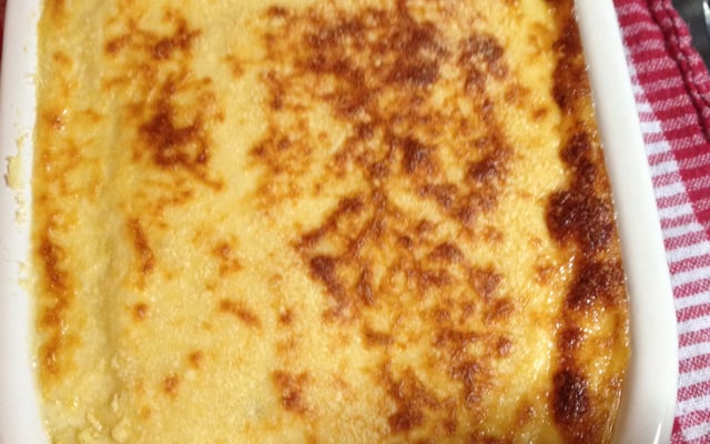Escondidinho de mandioca com carne moída gratinado