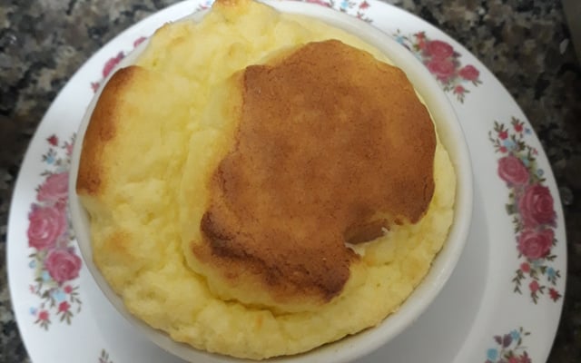 Suflê de queijo tradicional francês