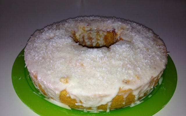 Bolo de cenoura com coco