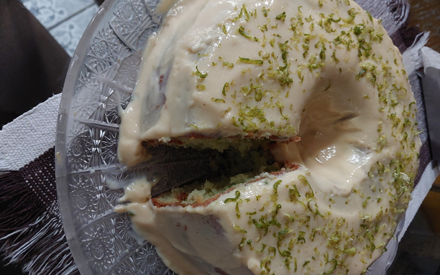 Bolo de limão cremoso
