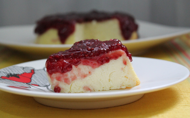Cheesecake rápida de ricota com geléia