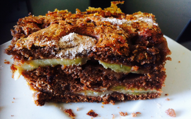 Torta de banana com chocolate e canela