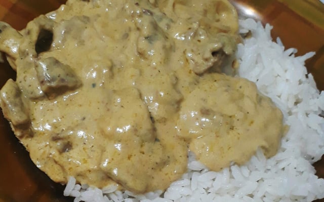 Contra-filé ao molho de mostarda cremoso