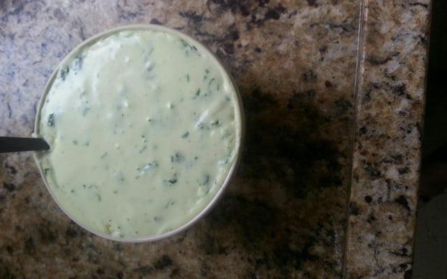 Molho de alho (acompanhamento para carnes e saladas)