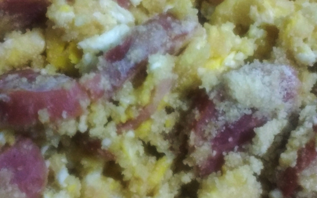 Farofa de linguiça e ovo