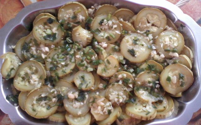 Salada de abobrinha curtida