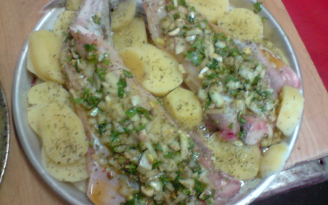 Peixe assado delicioso fácil de fazer