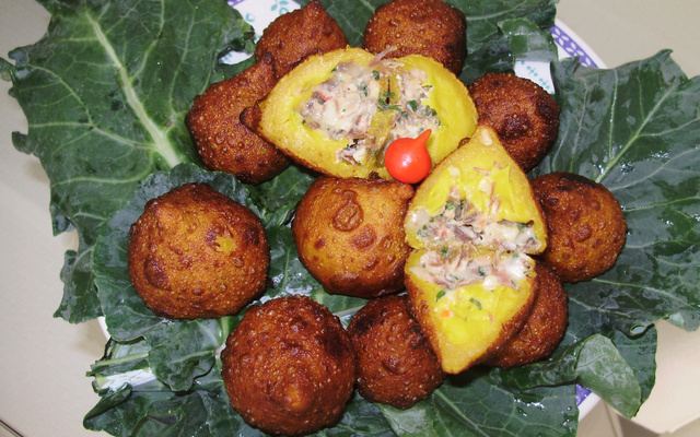 Bolinho de abóbora com carne de sol